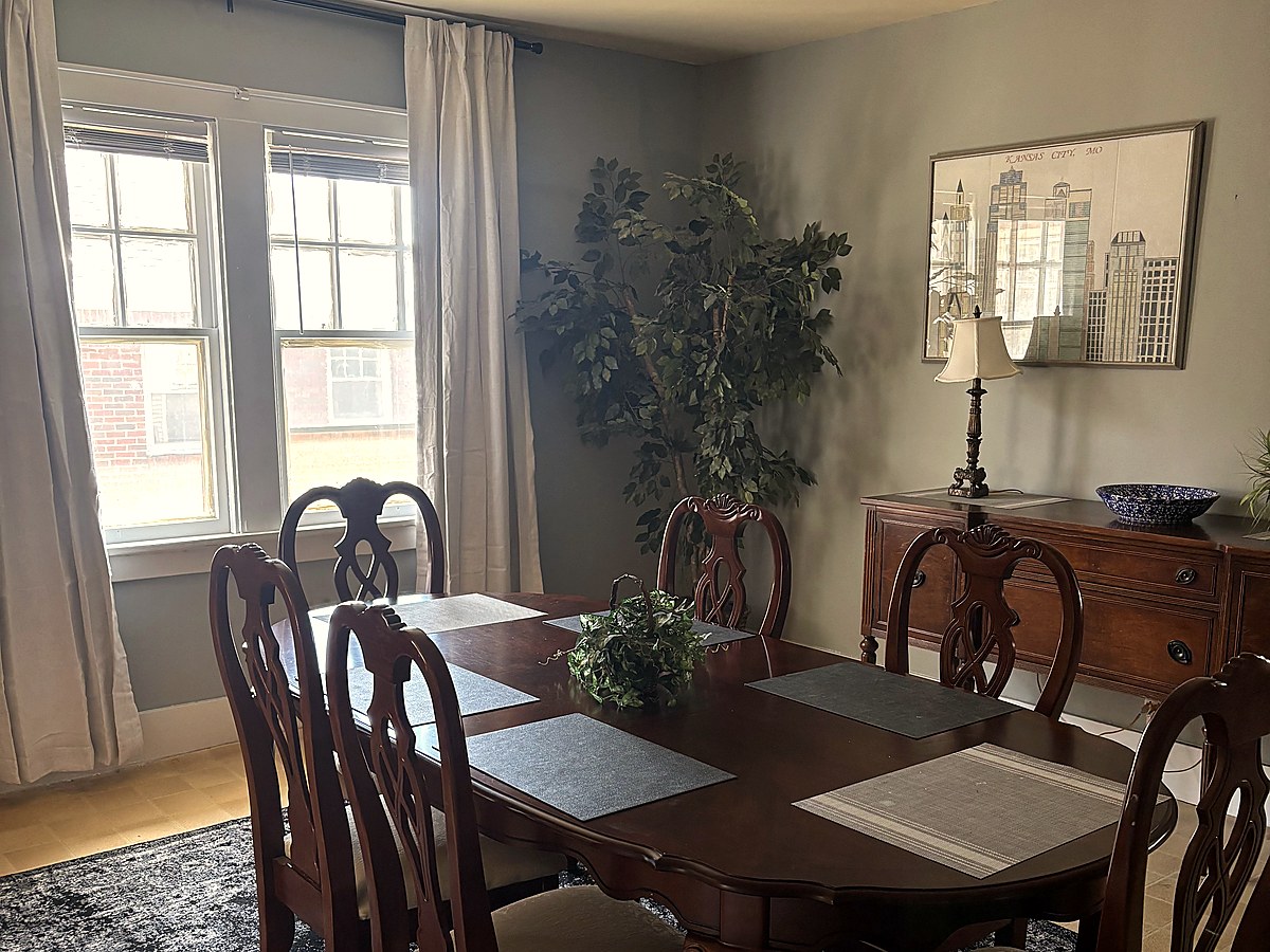 Formal dining room at OSL