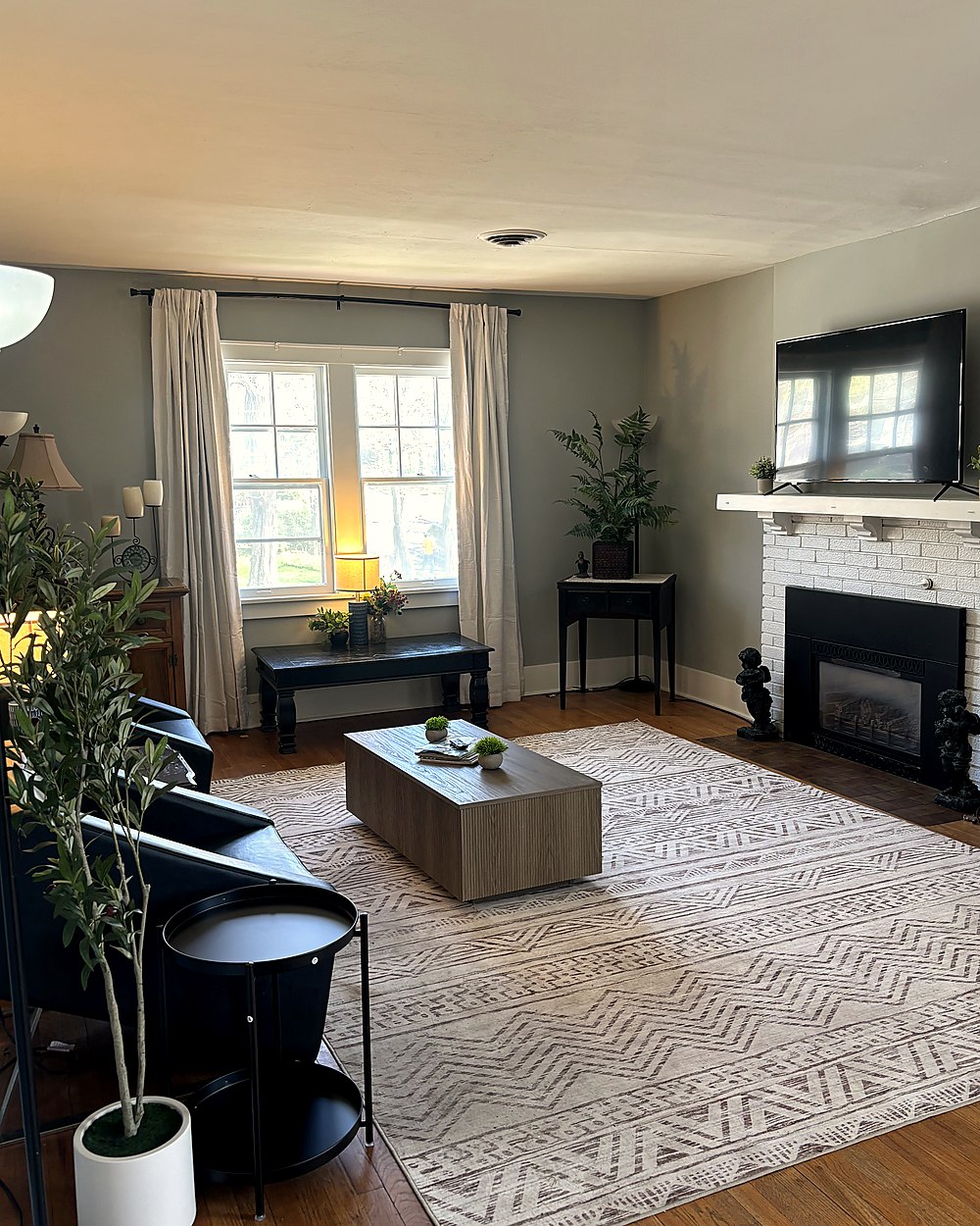 Cozy entry sitting nook with console and plants